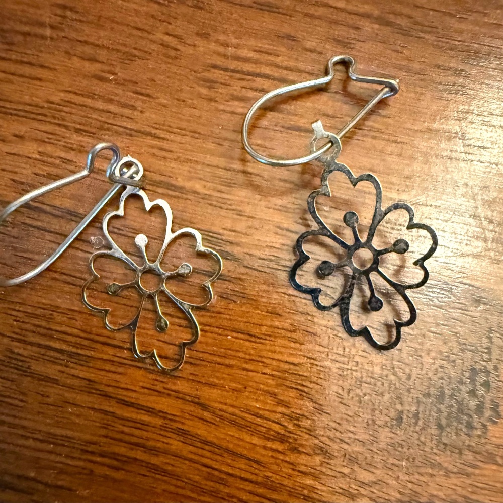 Vintage delicate flower earrings